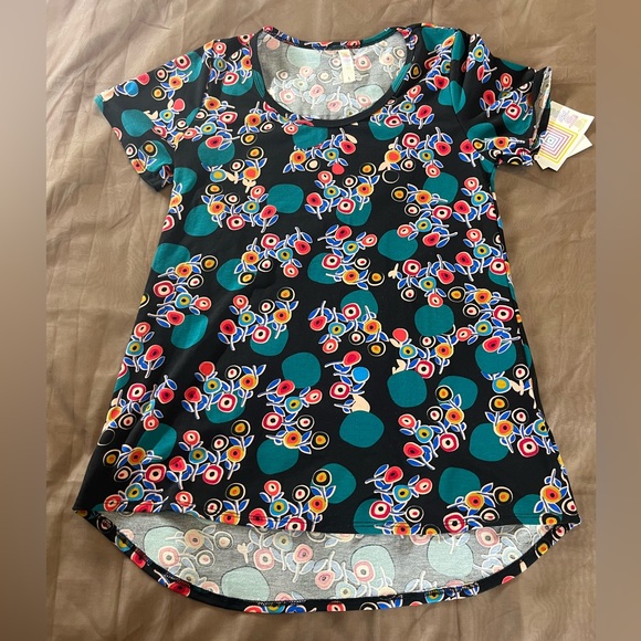 LuLaRoe Tops - ❣️5| $25❣️Lula roe Black Short Sleeve Tee with Teal Dots & Multicolor Floral
